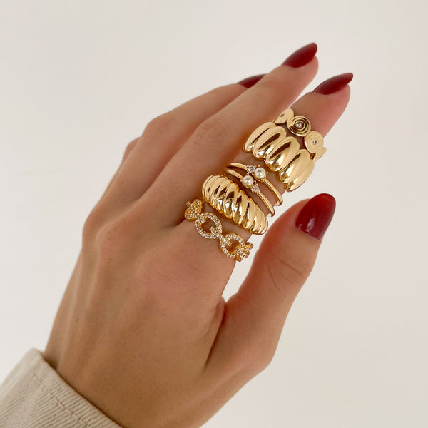 Anel Elizabeth Dourado