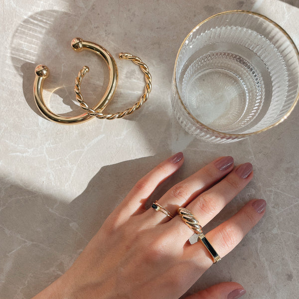 Anel Tali Black Dourado