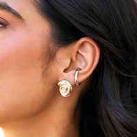 Piercing Ana Prata