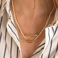 Colar Letra Dourado
