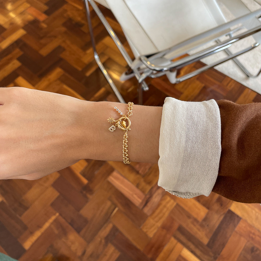 Charm Esther Dourado